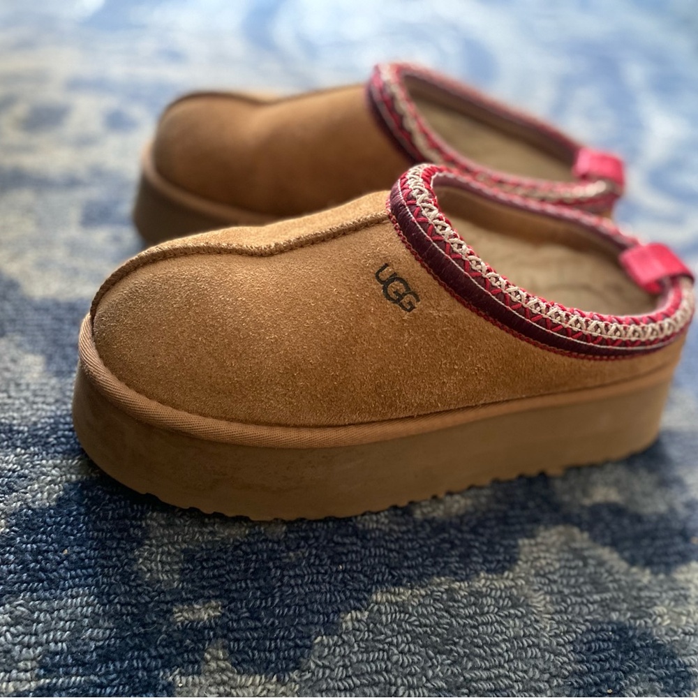 UGG tazz platform size 7